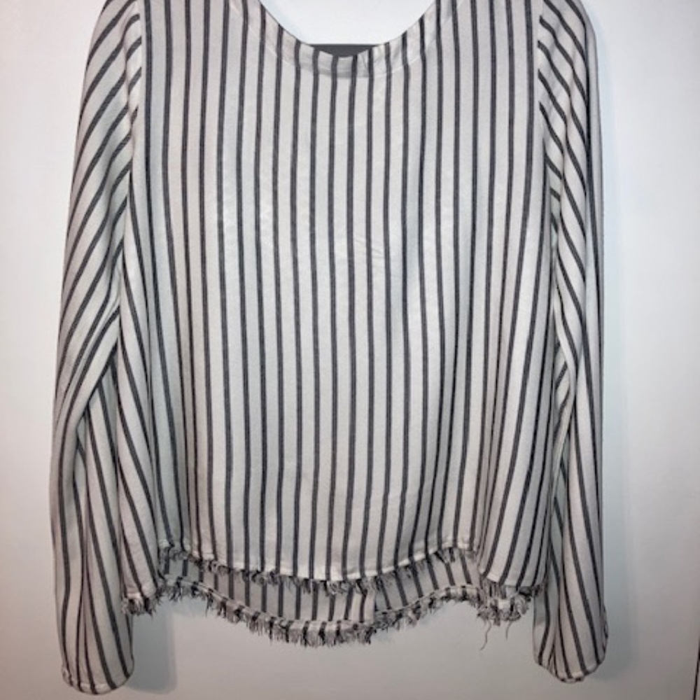 Anthropologie Cloth and Stone Frayed Hem Top Size Small